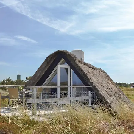 Three-bedroom Holiday In Hvide Sande