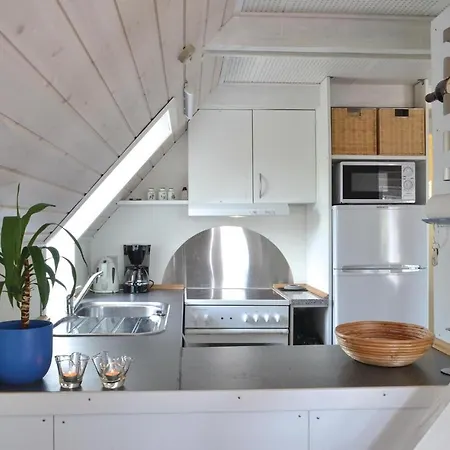 Three-bedroom Holiday In Hvide Sande Bjerregård