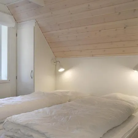 Three-bedroom Holiday In Hvide Sande Bjerregård