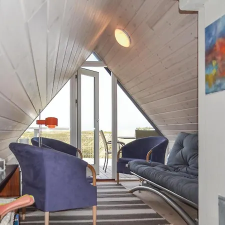 Three-bedroom Holiday In Hvide Sande
