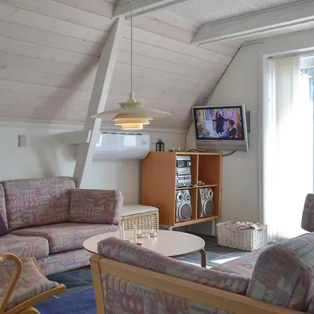 Three-bedroom Holiday In Hvide Sande